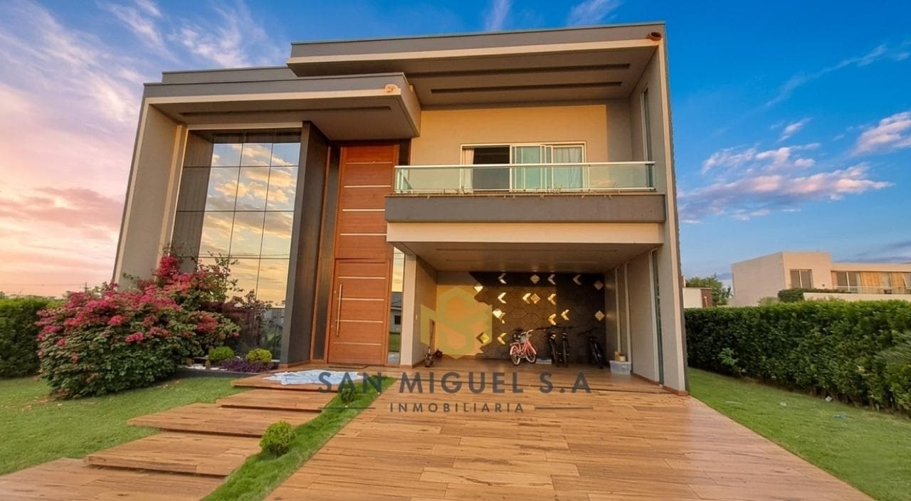 MODERNA RESIDENCIA EN COSTA DEL LAGO
